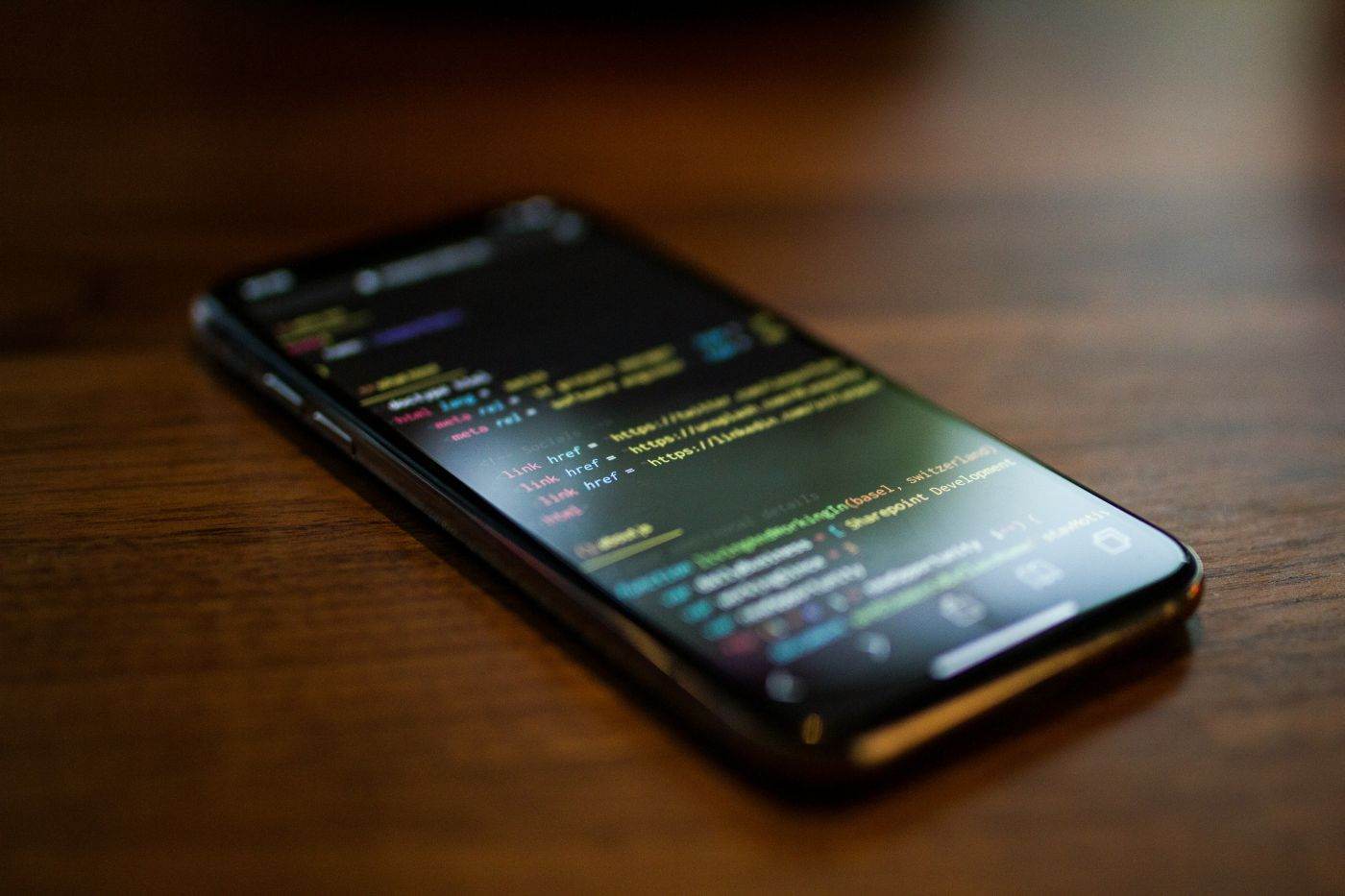 Bloomberg: Samsung va devansa Apple pe o piaţă generală a smartphone-urilor care va scădea în 2026